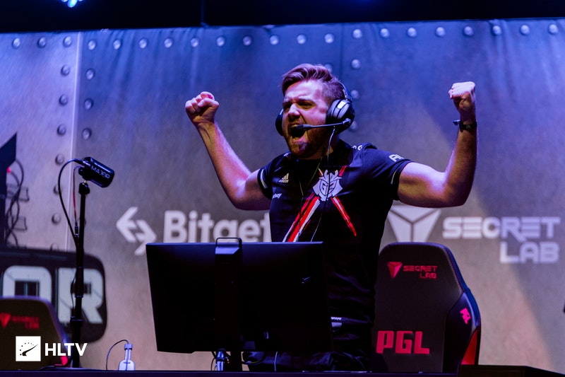 369 ：我想告诉Knight，他的冠军都是我带他赢的